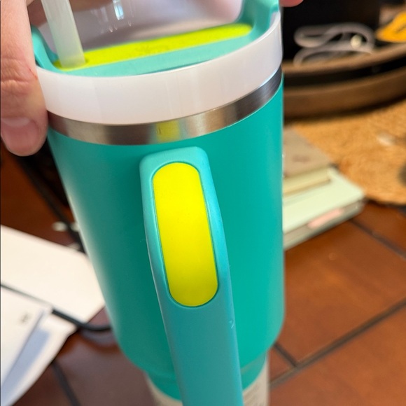 Stanley Quencher H2.0 Tumbler - Vibrant Aqua - Picture 3 of 7